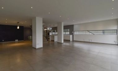 Se vende moderna casa en Lomas Country Club