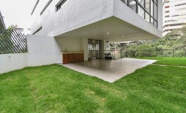 Se vende moderna casa en Lomas Country Club