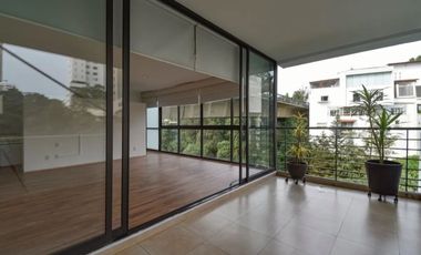 Se vende moderna casa en Lomas Country Club