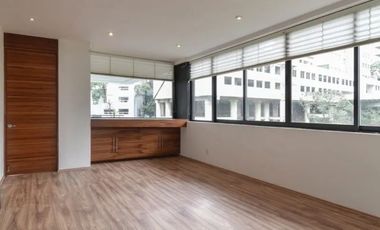 Se vende moderna casa en Lomas Country Club