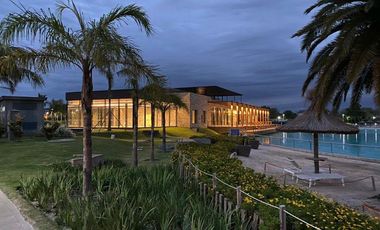 Alquiler 3 amb en con cochera. Terralagos.Canning