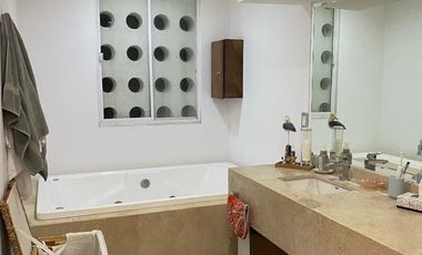 HERMOSO DEPARTAMENTO DE LUJO... AMUEBLADO, FRENTE A PLAYA EN RENTA