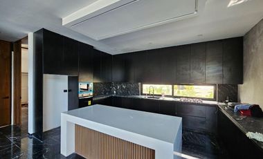 CASA EN VENTA EN YUCATAN COUNTRY CLUB, MERIDA ESTRENA LUJOS Y COMODIDADES.