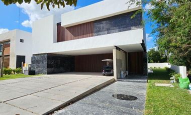CASA EN VENTA EN YUCATAN COUNTRY CLUB, MERIDA ESTRENA LUJOS Y COMODIDADES.