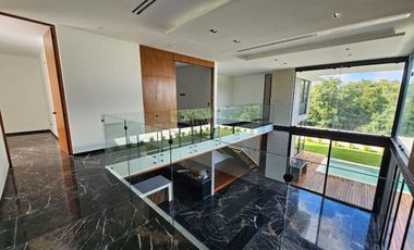CASA EN VENTA EN YUCATAN COUNTRY CLUB, MERIDA ESTRENA LUJOS Y COMODIDADES.