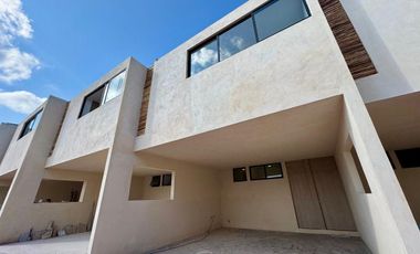 TOWNHOUSES EN PRE-VENTA DZITYA 77, CON PANELES SOLARES INCLUIDOS.