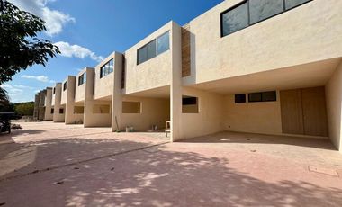 TOWNHOUSES EN PRE-VENTA DZITYA 77, CON PANELES SOLARES INCLUIDOS.