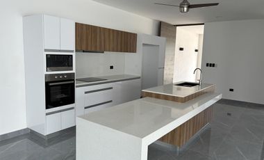 CASA EN VENTA DE UNA PLANTA EN PRIVADA FIORA, CONKAL, ENTREGA INMEDIATA.