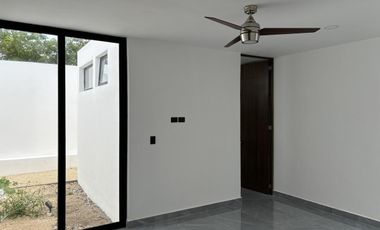 CASA EN VENTA DE UNA PLANTA EN PRIVADA FIORA, CONKAL, ENTREGA INMEDIATA.