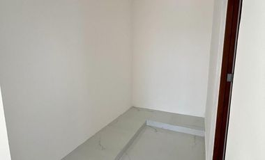 CASA EN VENTA EN ESQUINA CON 4 HABITACIONES Y ALBERCA, ZENDERA RESIDENCIAL