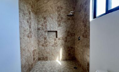 CASA EN VENTA EN ESQUINA CON 4 HABITACIONES Y ALBERCA, ZENDERA RESIDENCIAL