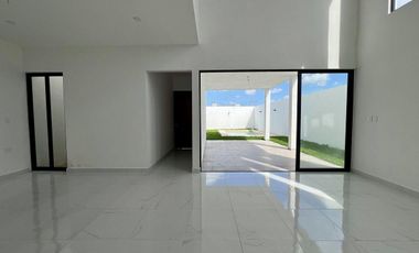 CASA EN VENTA EN ESQUINA CON 4 HABITACIONES Y ALBERCA, ZENDERA RESIDENCIAL