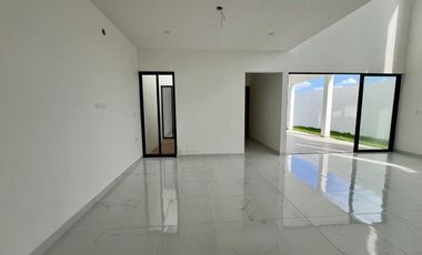 CASA EN VENTA EN ESQUINA CON 4 HABITACIONES Y ALBERCA, ZENDERA RESIDENCIAL