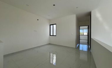 CASA EN VENTA EN ESQUINA CON 4 HABITACIONES Y ALBERCA, ZENDERA RESIDENCIAL