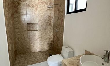 CASA EN VENTA EN ESQUINA CON 4 HABITACIONES Y ALBERCA, ZENDERA RESIDENCIAL