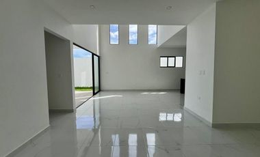 CASA EN VENTA EN ESQUINA CON 4 HABITACIONES Y ALBERCA, ZENDERA RESIDENCIAL