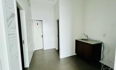 OFICINA GRANDE EN CALLE 50 MARBELLA 155MT CON DIVISIONES