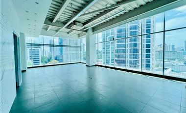 OFICINA GRANDE EN CALLE 50 MARBELLA 155MT CON DIVISIONES