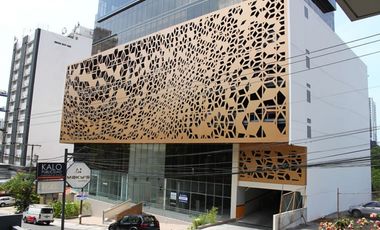 OFICINA GRANDE EN CALLE 50 MARBELLA 155MT CON DIVISIONES