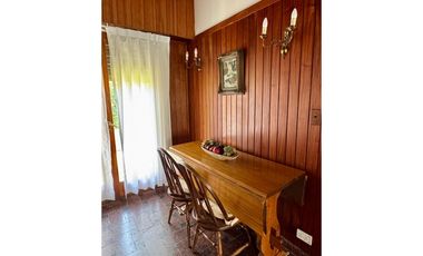 Chalet De Estilo Tres Ambientes Con Dependencia