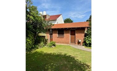 Chalet De Estilo Tres Ambientes Con Dependencia