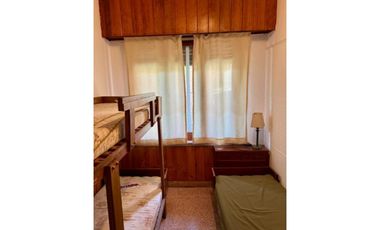 Chalet De Estilo Tres Ambientes Con Dependencia