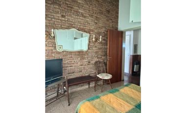 Chalet De Estilo Tres Ambientes Con Dependencia