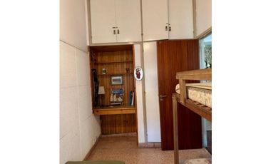 Chalet De Estilo Tres Ambientes Con Dependencia