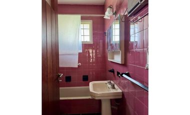 Chalet De Estilo Tres Ambientes Con Dependencia