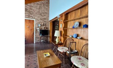 Chalet De Estilo Tres Ambientes Con Dependencia