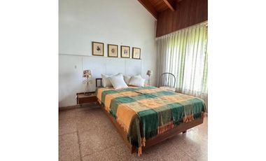 Chalet De Estilo Tres Ambientes Con Dependencia