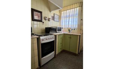 Chalet De Estilo Tres Ambientes Con Dependencia