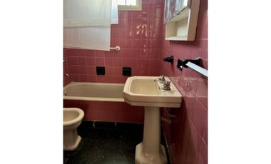 Chalet De Estilo Tres Ambientes Con Dependencia