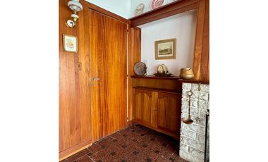 Chalet De Estilo Tres Ambientes Con Dependencia