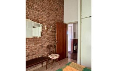 Chalet De Estilo Tres Ambientes Con Dependencia