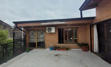 Chalet PH en venta en Bernal Centro