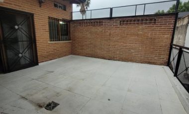 Chalet PH en venta en Bernal Centro