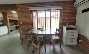 Chalet PH en venta en Bernal Centro