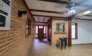 Chalet PH en venta en Bernal Centro