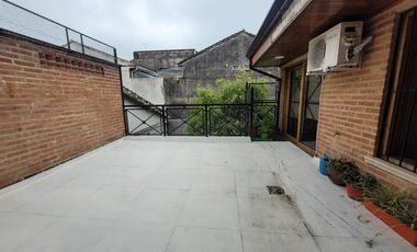 Chalet PH en venta en Bernal Centro