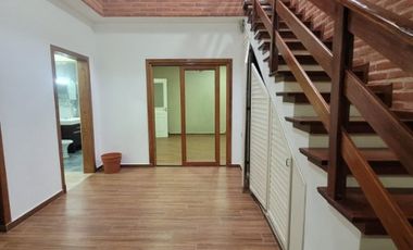 Chalet PH en venta en Bernal Centro