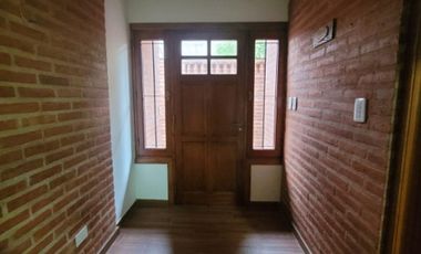 Chalet PH en venta en Bernal Centro