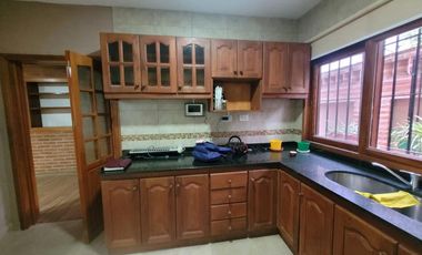 Chalet PH en venta en Bernal Centro