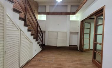 Chalet PH en venta en Bernal Centro