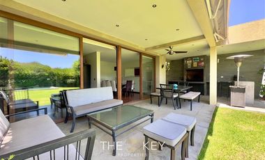 Casa en Arriendo en Av. Los Rios - Piedra Roja