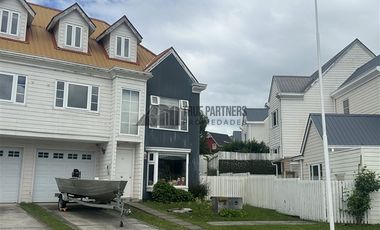 Casa en Arriendo en Av Dos Esteros 46