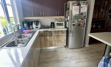 Casa en Arriendo en Av Dos Esteros 46