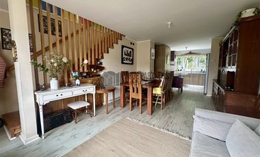 Casa en Arriendo en Av Dos Esteros 46