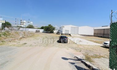 SALIDA A SALAMANCA: Terreno con bodega, rampa y excelente ubicación.