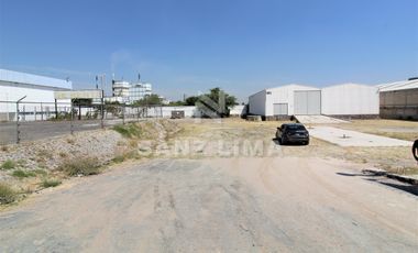 SALIDA A SALAMANCA: Terreno con bodega, rampa y excelente ubicación.